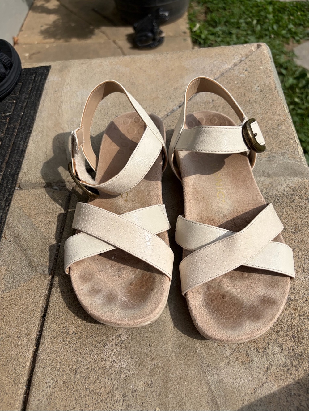 Vionic Women’s Cream Cross-Strap Slingback Sandals with Buckle